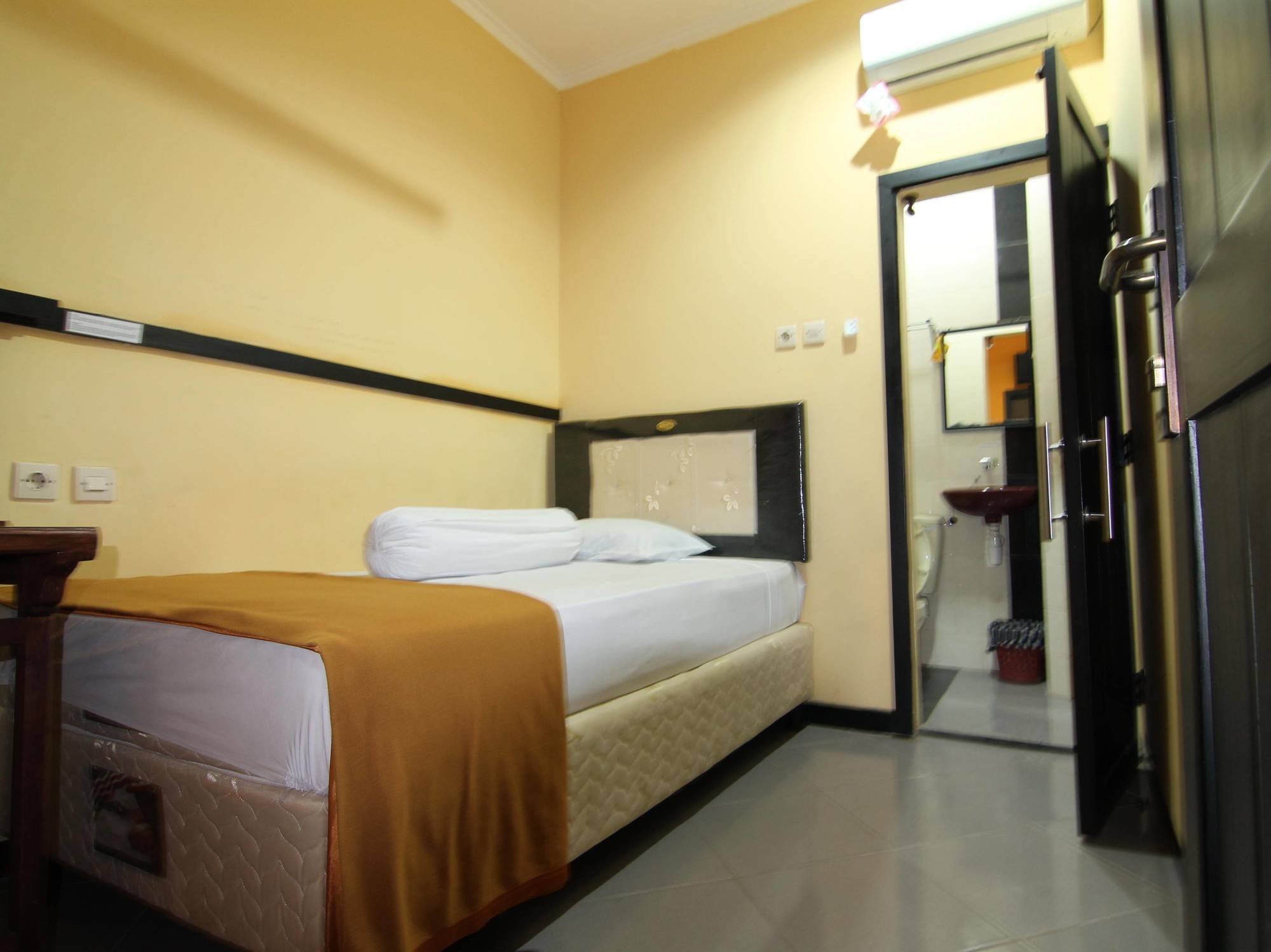 Ct1 Bali Bed & Breakfast Kuta Lombok Kültér fotó